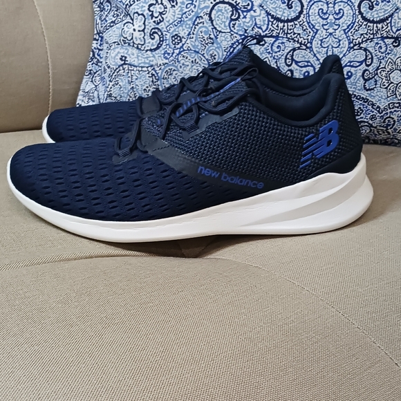 New Balance District Run V1 running shoes eclipse NWOT - Picture 5 of 8